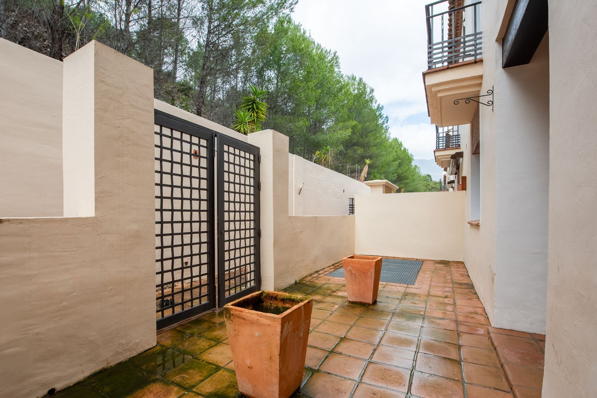 4 Bed Townhouse for sale in Benahavís Costa Del Sol, Málaga, Spain