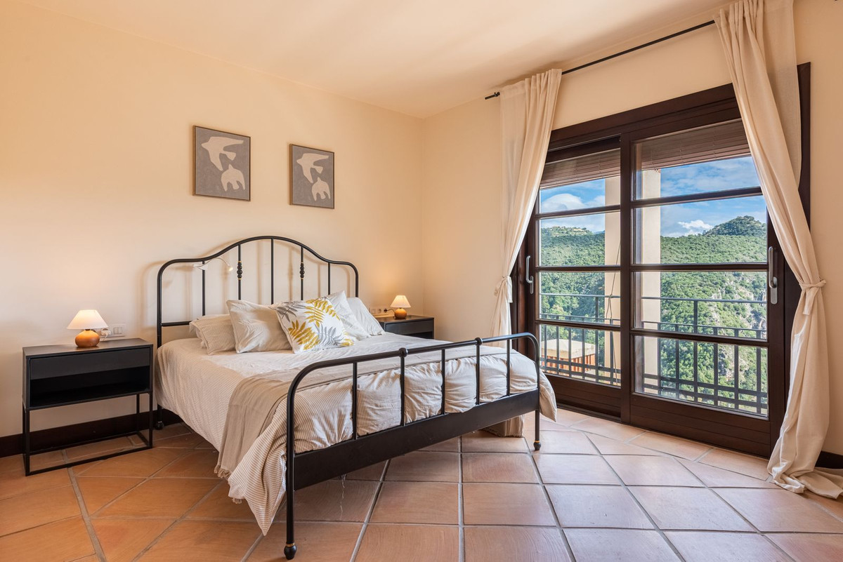 4 Bed Townhouse for sale in Benahavís Costa Del Sol, Málaga, Spain