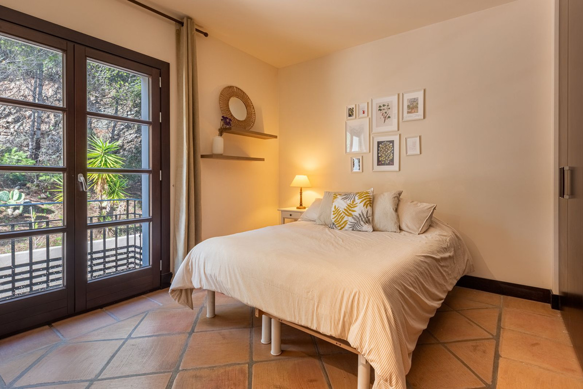4 Bed Townhouse for sale in Benahavís Costa Del Sol, Málaga, Spain