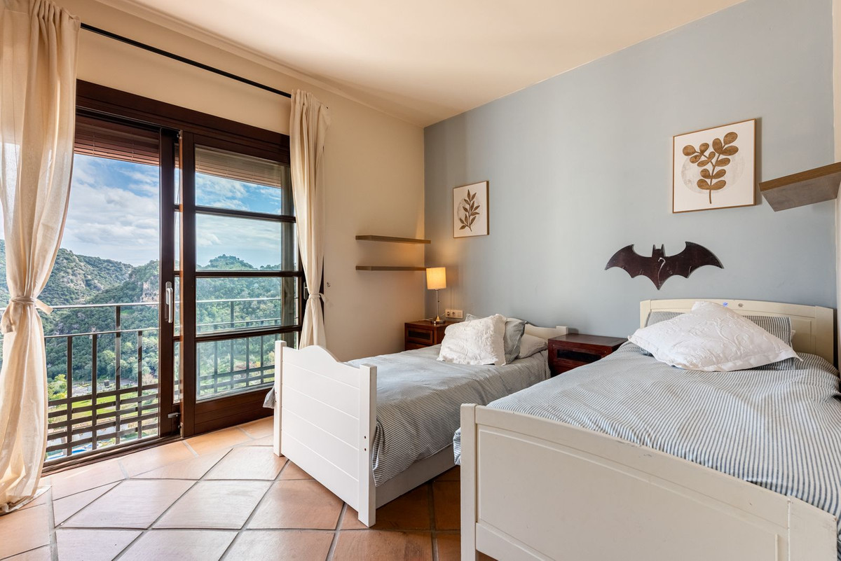 4 Bed Townhouse for sale in Benahavís Costa Del Sol, Málaga, Spain
