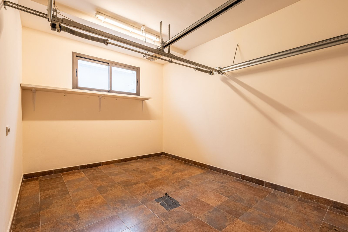 4 Bed Townhouse for sale in Benahavís Costa Del Sol, Málaga, Spain