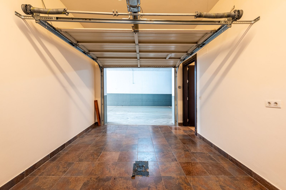 4 Bed Townhouse for sale in Benahavís Costa Del Sol, Málaga, Spain