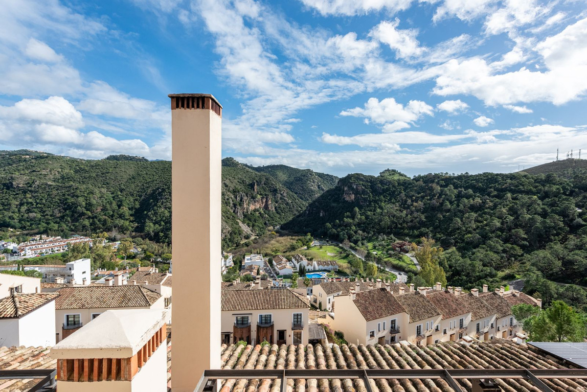 4 Bed Townhouse for sale in Benahavís Costa Del Sol, Málaga, Spain