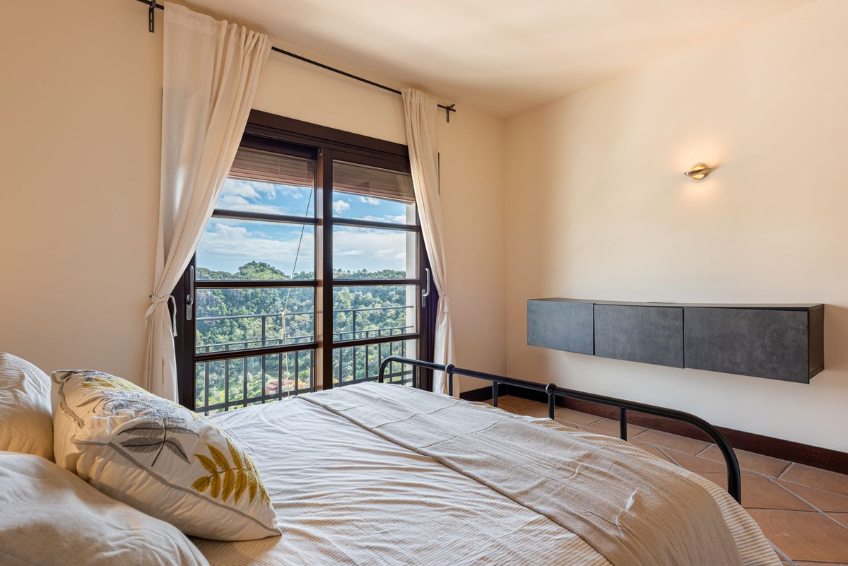 4 Bed Townhouse for sale in Benahavís Costa Del Sol, Málaga, Spain