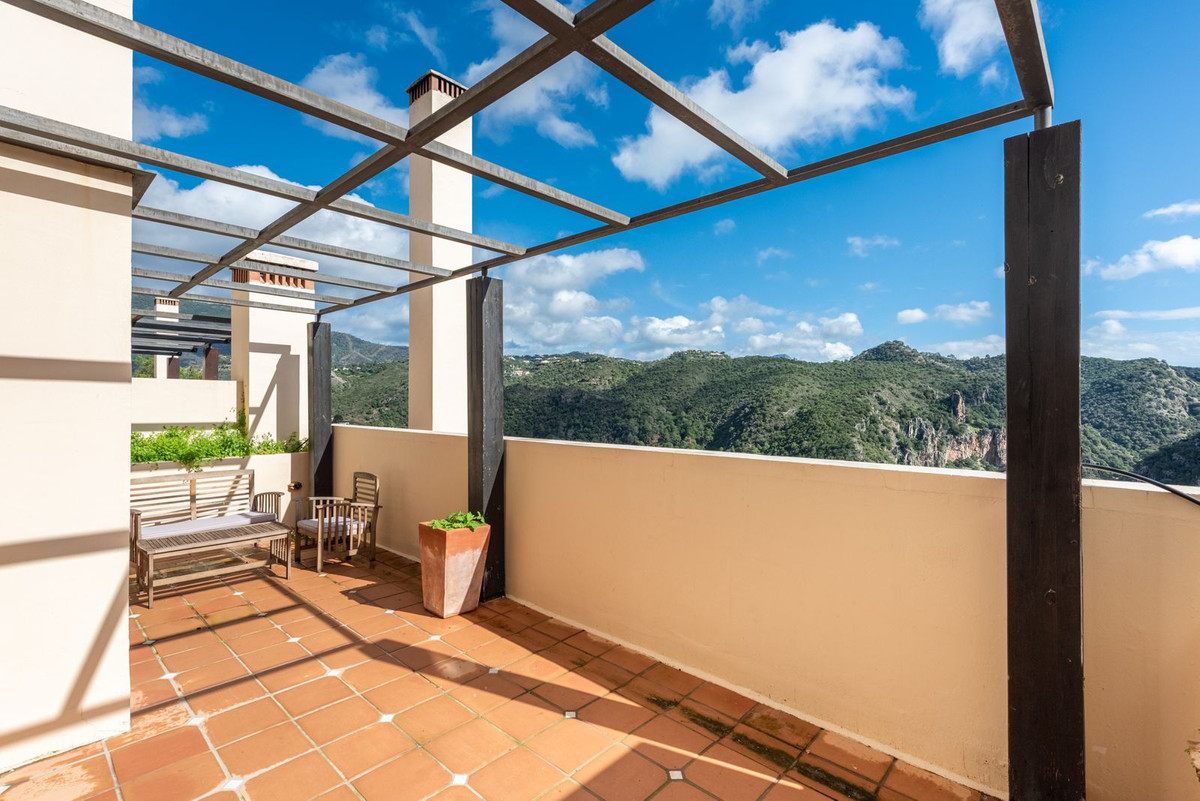 4 Bed Townhouse for sale in Benahavís Costa Del Sol, Málaga, Spain