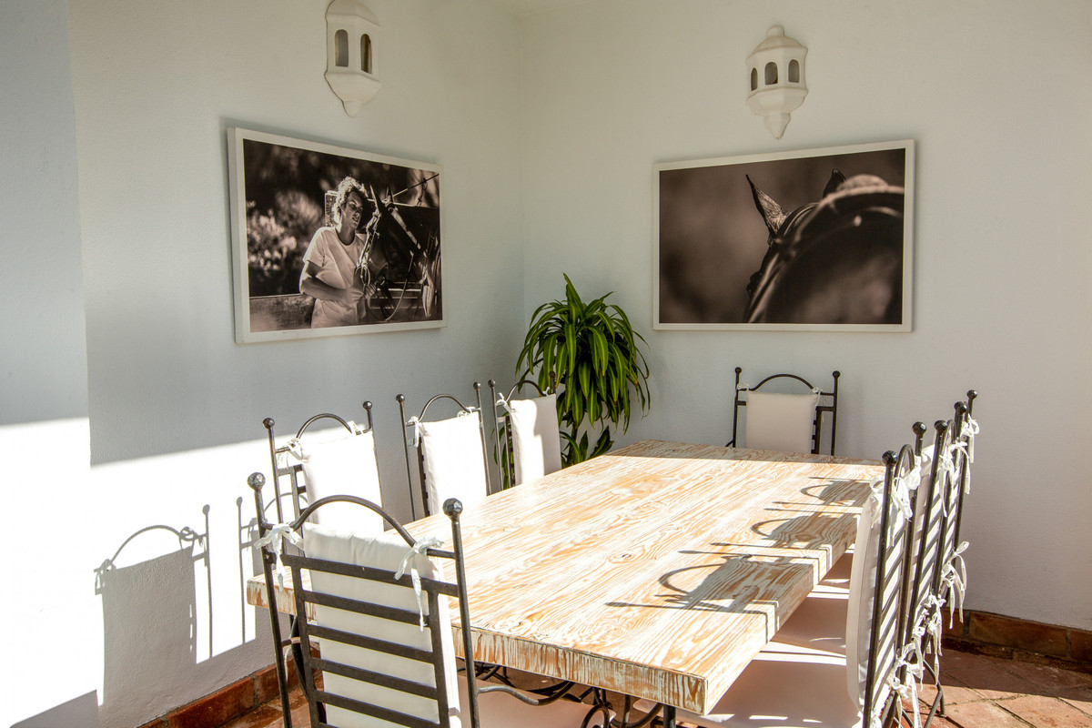 Se vende Villa - Chalet de 5 dormitorios en Costa Del Sol, Cadiz, España