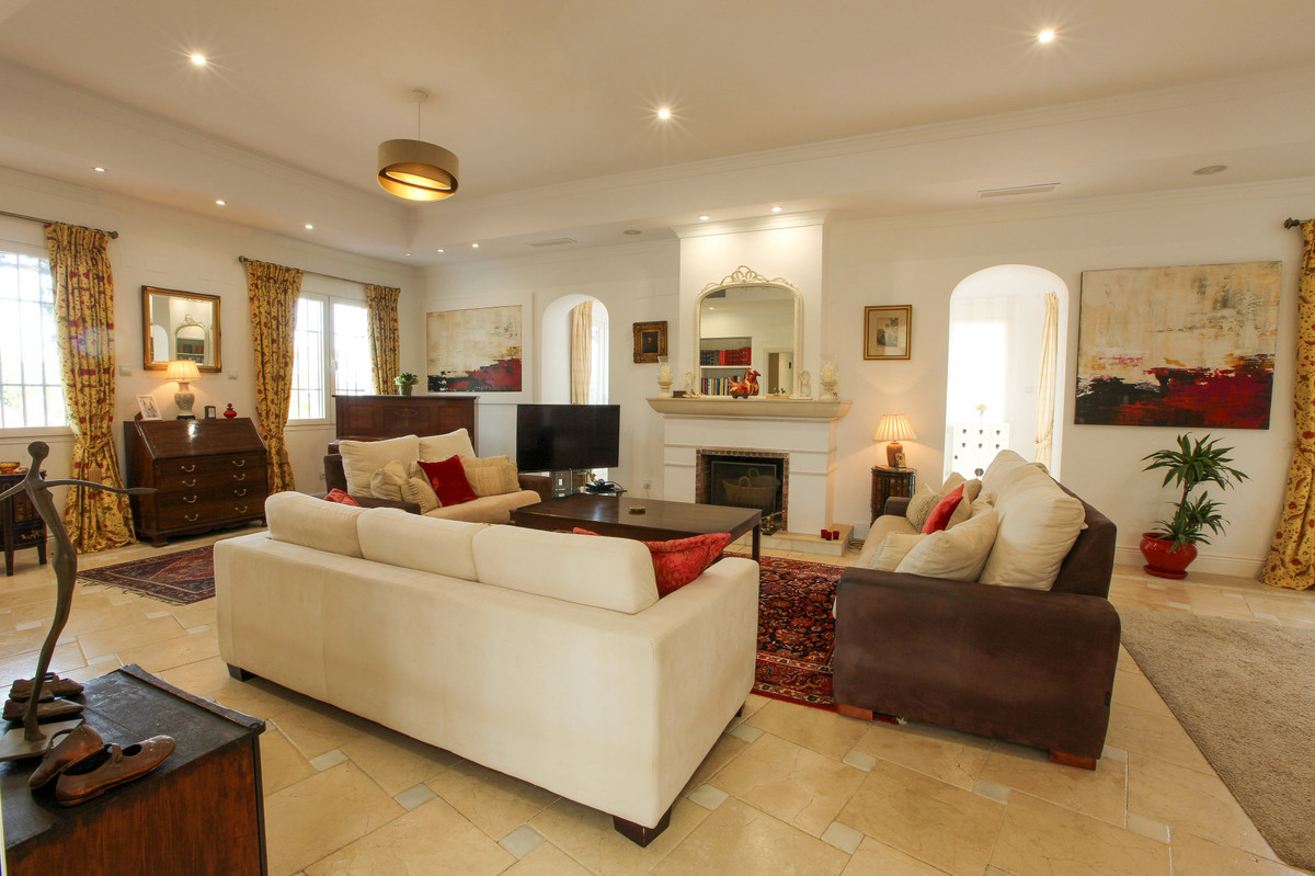 Se vende Villa - Chalet de 5 dormitorios en Costa Del Sol, Cadiz, España