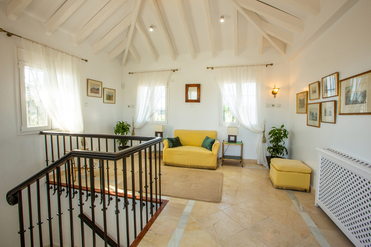 Se vende Villa - Chalet de 5 dormitorios en Costa Del Sol, Cadiz, España