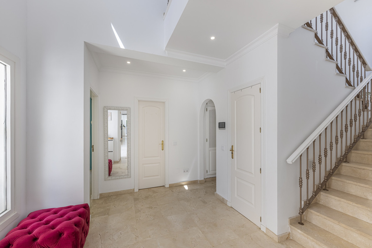 Se vende Villa - Chalet de 5 dormitorios en Costa Del Sol, Cadiz, España