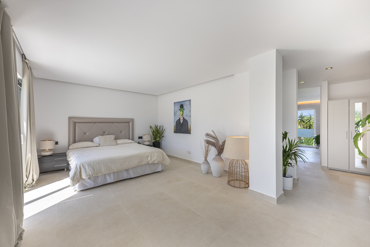 Se vende Villa - Chalet de 5 dormitorios en Costa Del Sol, Cadiz, España