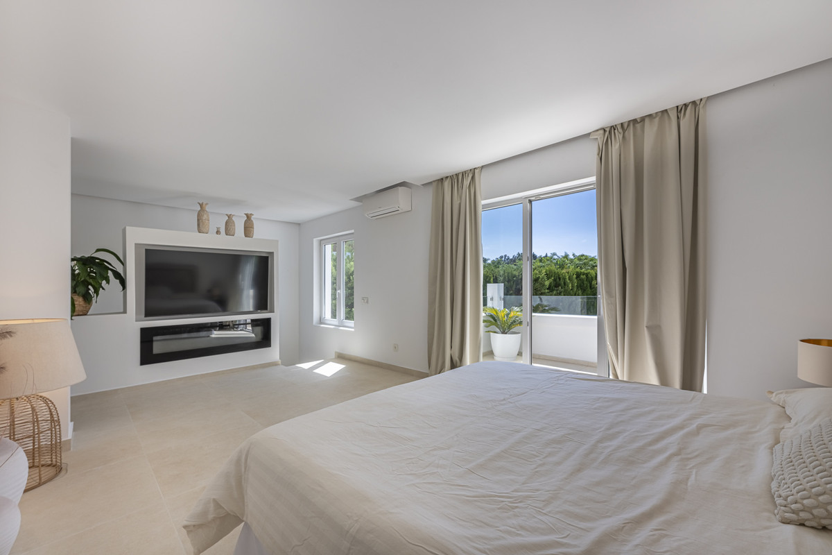 Se vende Villa - Chalet de 5 dormitorios en Costa Del Sol, Cadiz, España