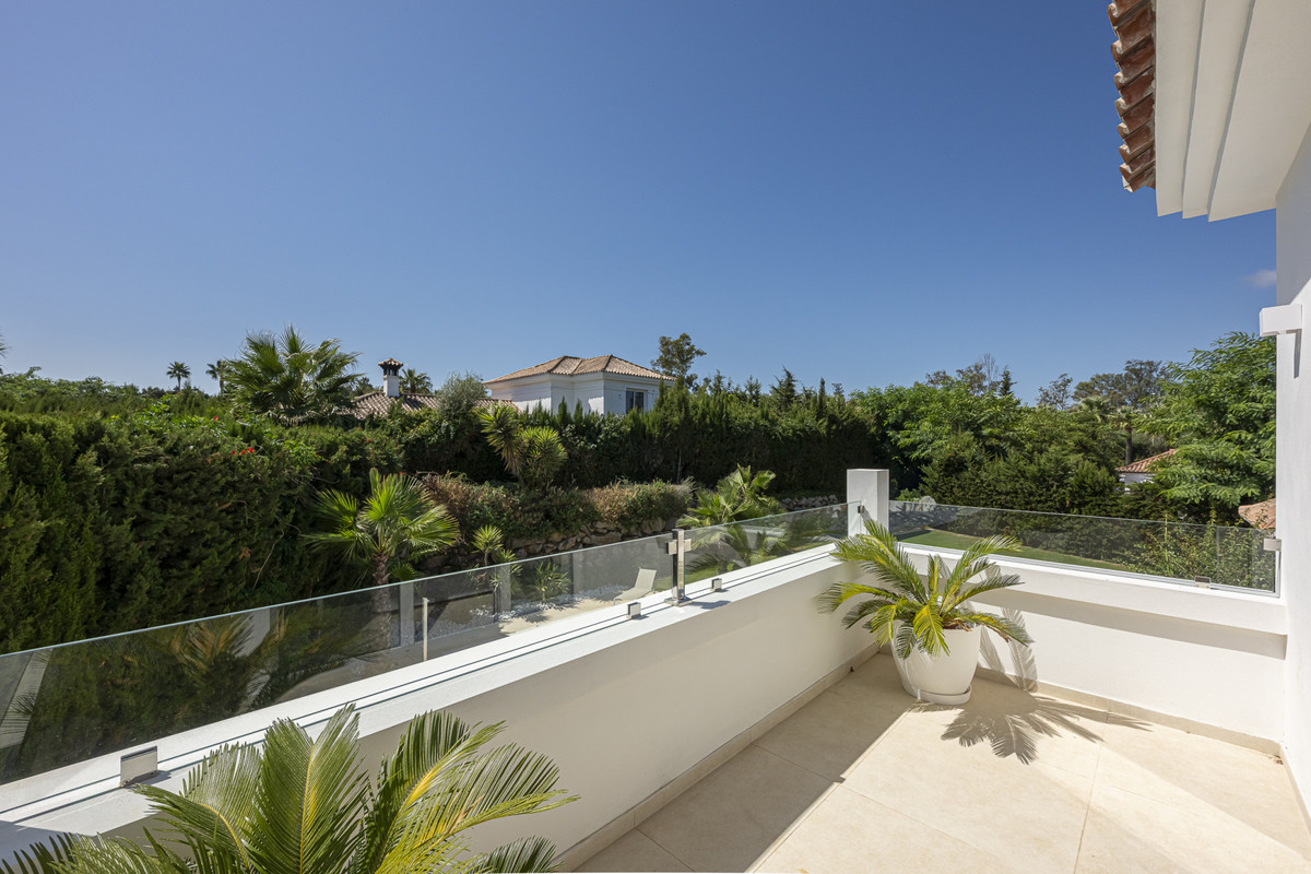 Se vende Villa - Chalet de 5 dormitorios en Costa Del Sol, Cadiz, España