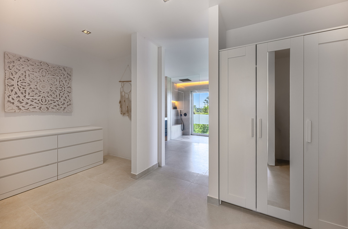 Se vende Villa - Chalet de 5 dormitorios en Costa Del Sol, Cadiz, España