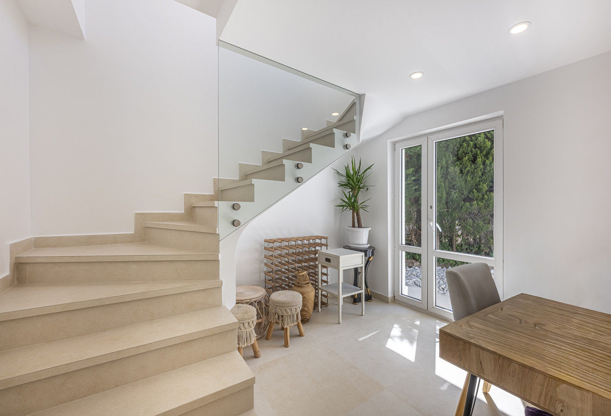Se vende Villa - Chalet de 5 dormitorios en Costa Del Sol, Cadiz, España