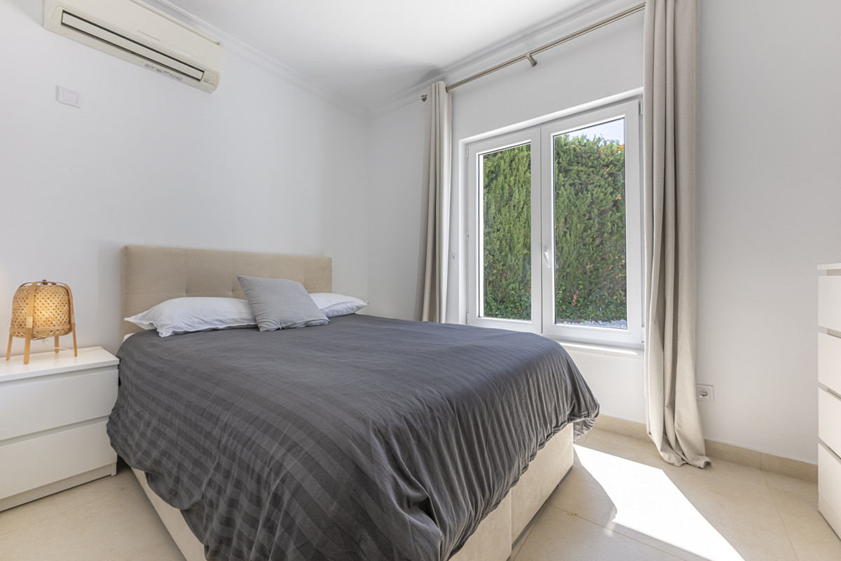 Se vende Villa - Chalet de 5 dormitorios en Costa Del Sol, Cadiz, España