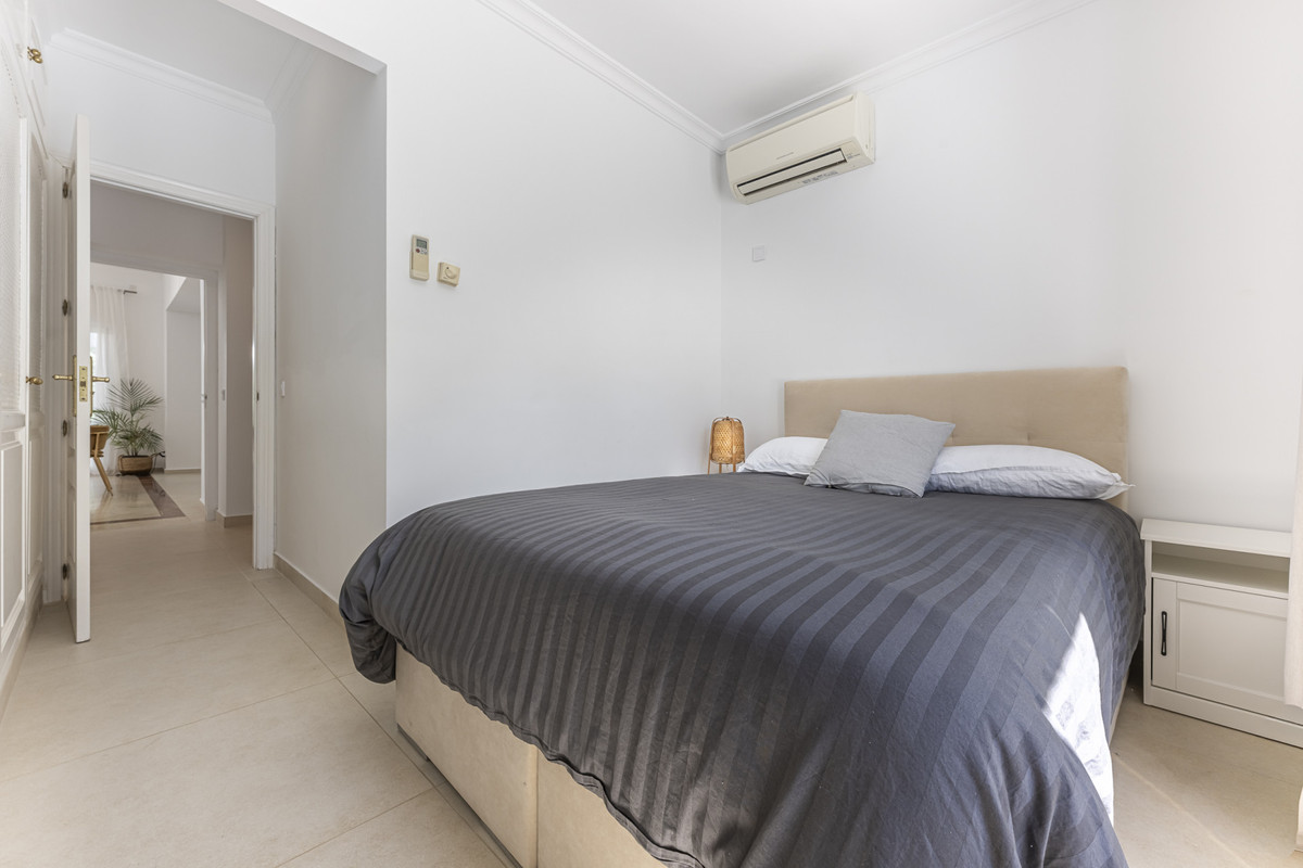 Se vende Villa - Chalet de 5 dormitorios en Costa Del Sol, Cadiz, España