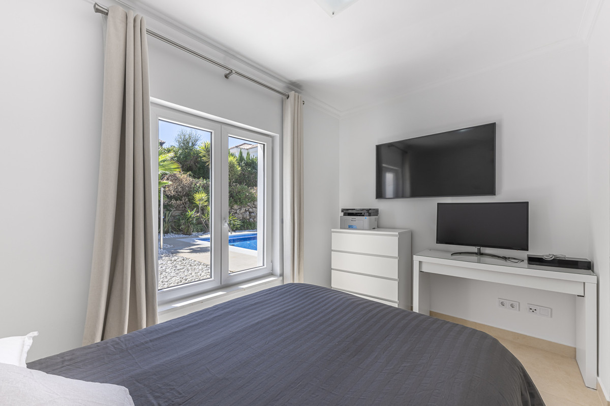 Se vende Villa - Chalet de 5 dormitorios en Costa Del Sol, Cadiz, España