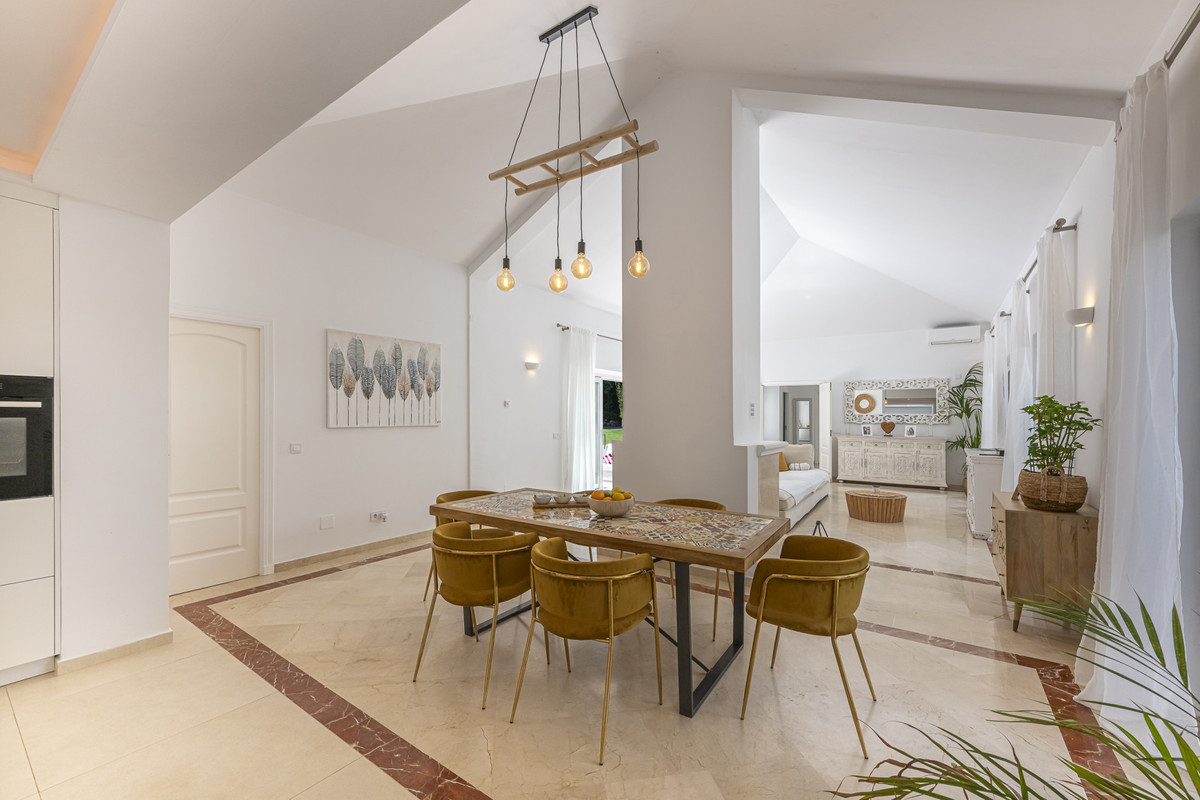 Se vende Villa - Chalet de 5 dormitorios en Costa Del Sol, Cadiz, España