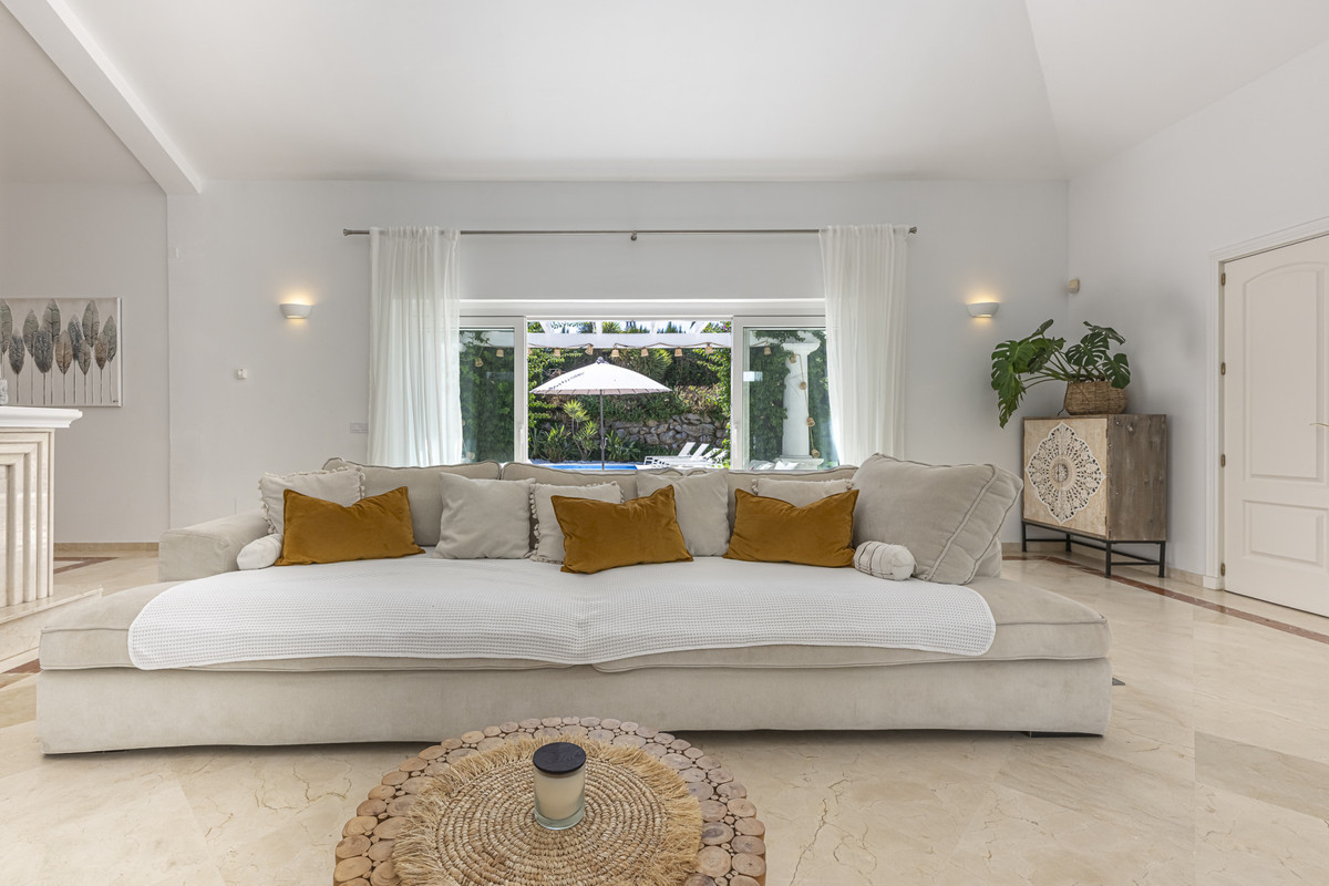 Se vende Villa - Chalet de 5 dormitorios en Costa Del Sol, Cadiz, España