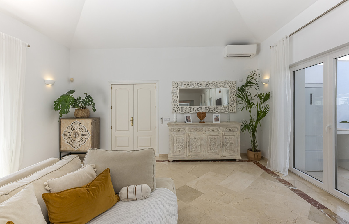Se vende Villa - Chalet de 5 dormitorios en Costa Del Sol, Cadiz, España