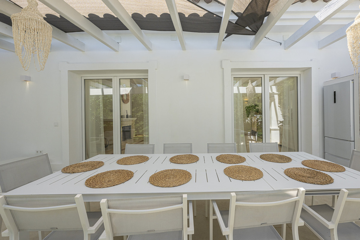 Se vende Villa - Chalet de 5 dormitorios en Costa Del Sol, Cadiz, España