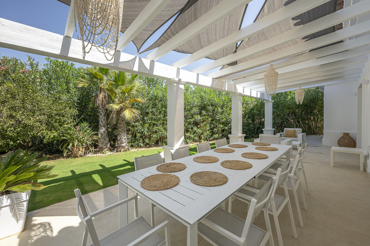 Se vende Villa - Chalet de 5 dormitorios en Costa Del Sol, Cadiz, España
