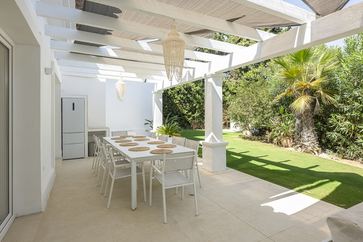Se vende Villa - Chalet de 5 dormitorios en Costa Del Sol, Cadiz, España