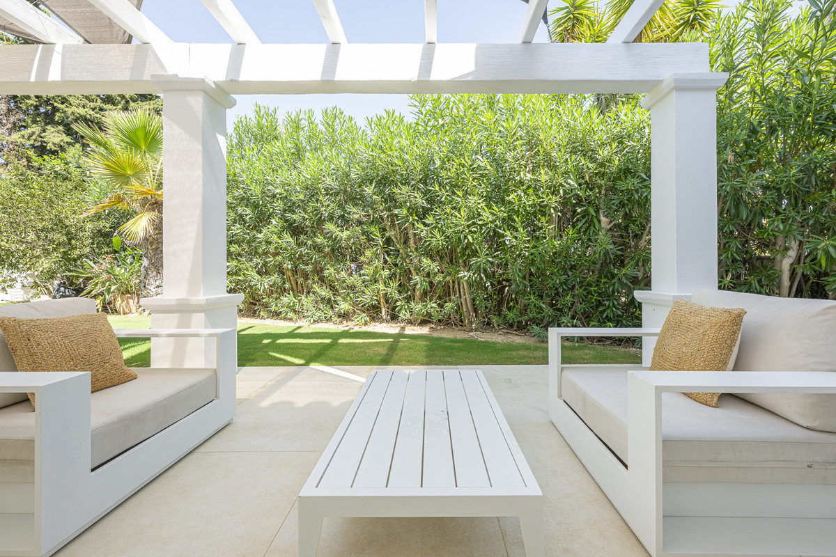 Se vende Villa - Chalet de 5 dormitorios en Costa Del Sol, Cadiz, España