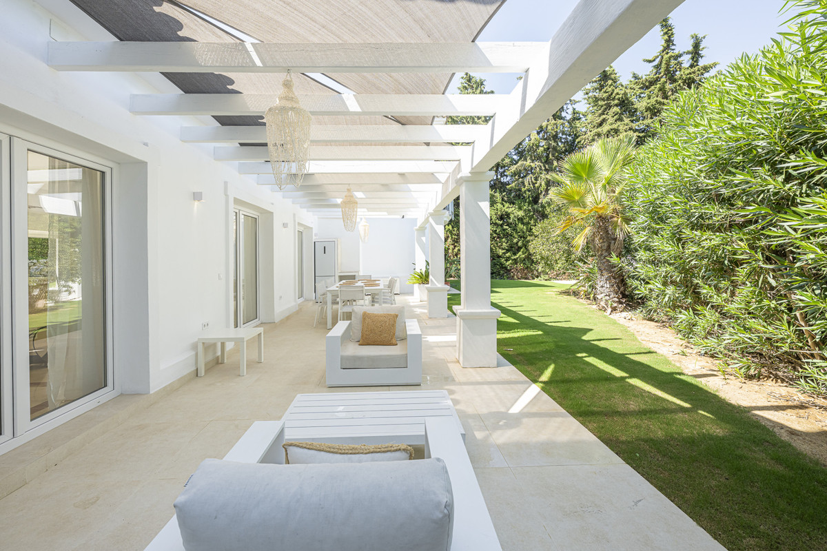 Se vende Villa - Chalet de 5 dormitorios en Costa Del Sol, Cadiz, España