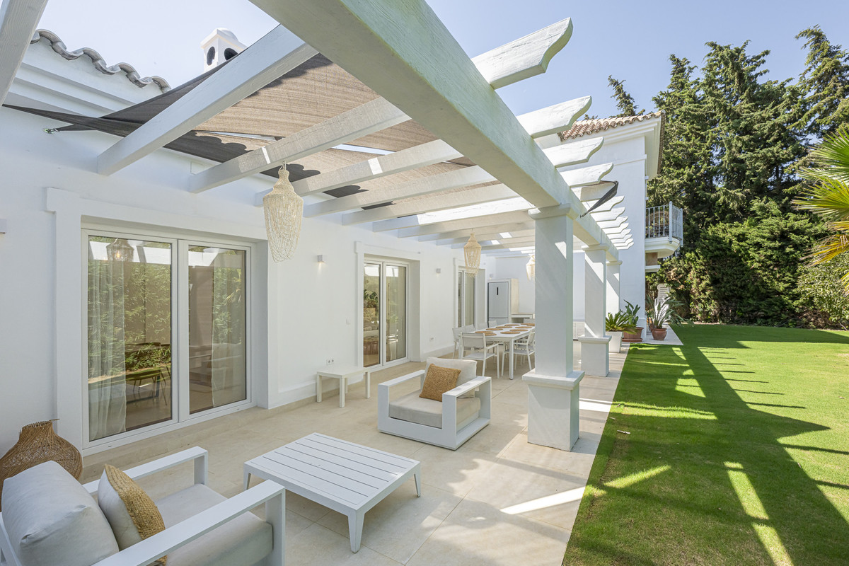 Se vende Villa - Chalet de 5 dormitorios en Costa Del Sol, Cadiz, España