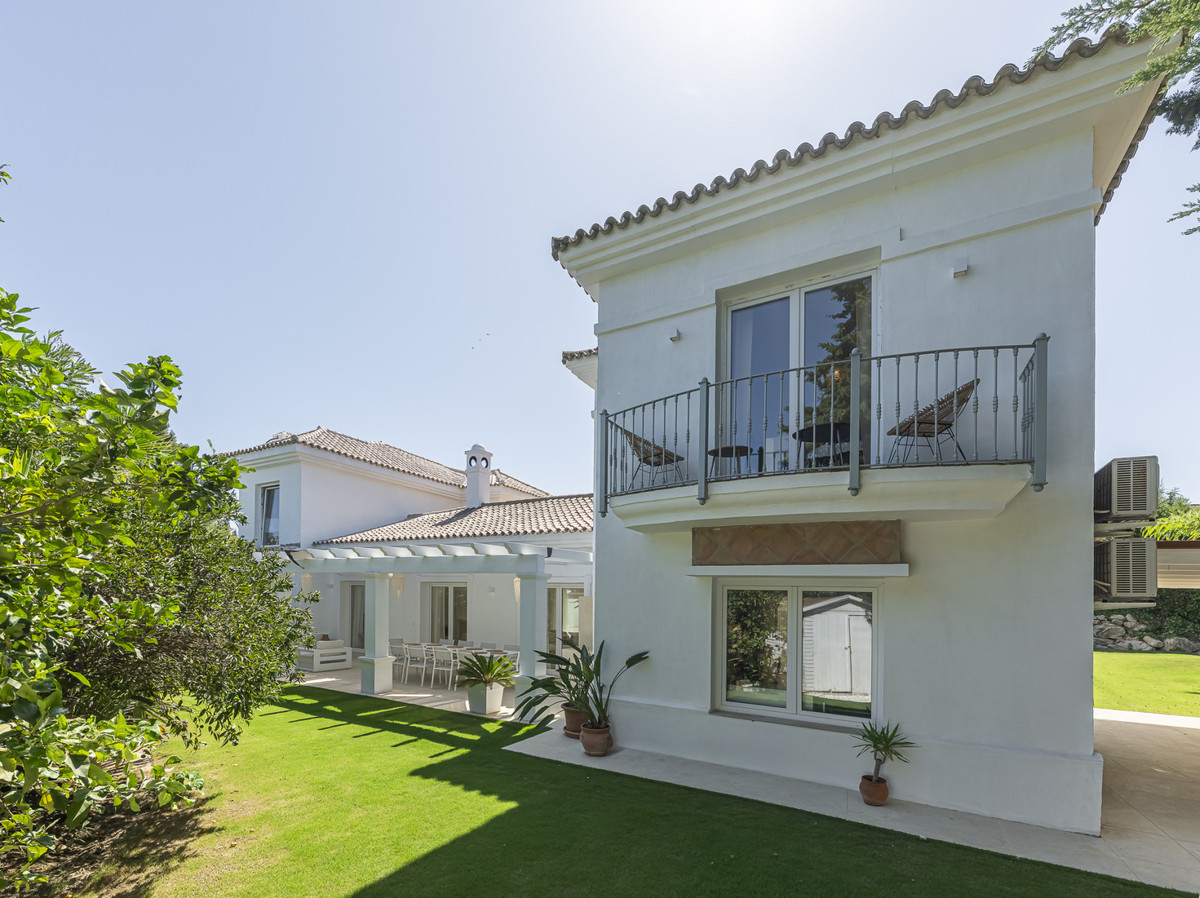Se vende Villa - Chalet de 5 dormitorios en Costa Del Sol, Cadiz, España