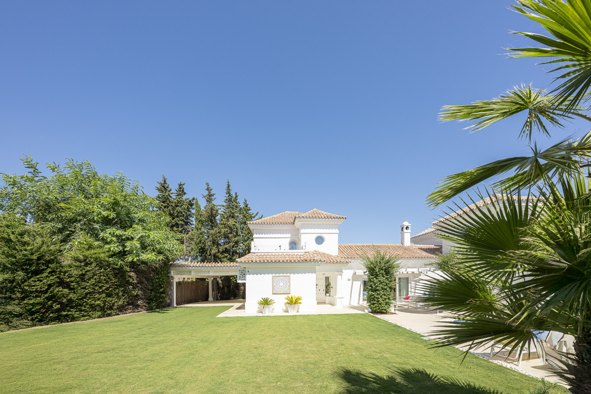 Se vende Villa - Chalet de 5 dormitorios en Costa Del Sol, Cadiz, España