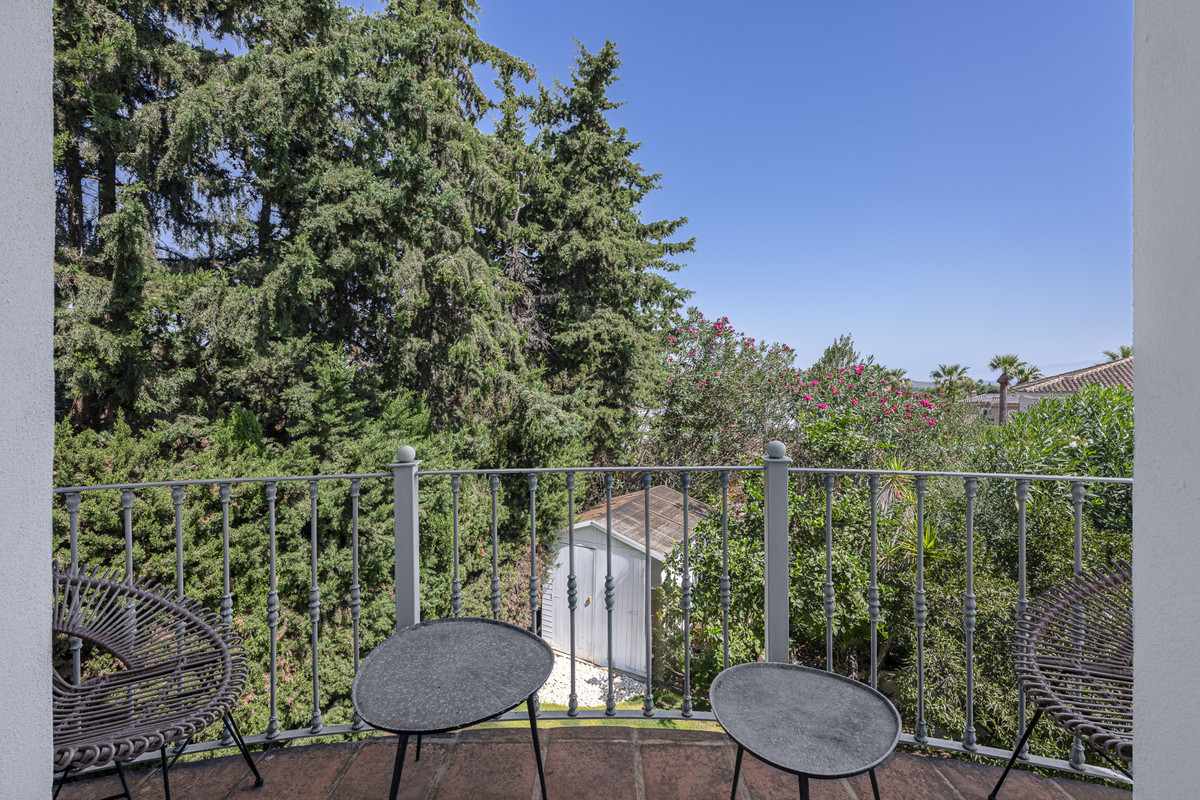 Se vende Villa - Chalet de 5 dormitorios en Costa Del Sol, Cadiz, España
