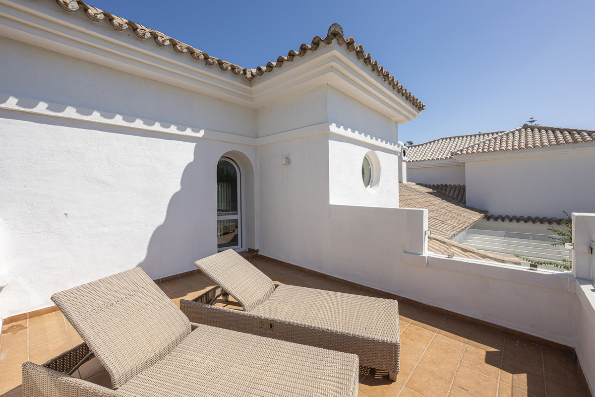 Se vende Villa - Chalet de 5 dormitorios en Costa Del Sol, Cadiz, España