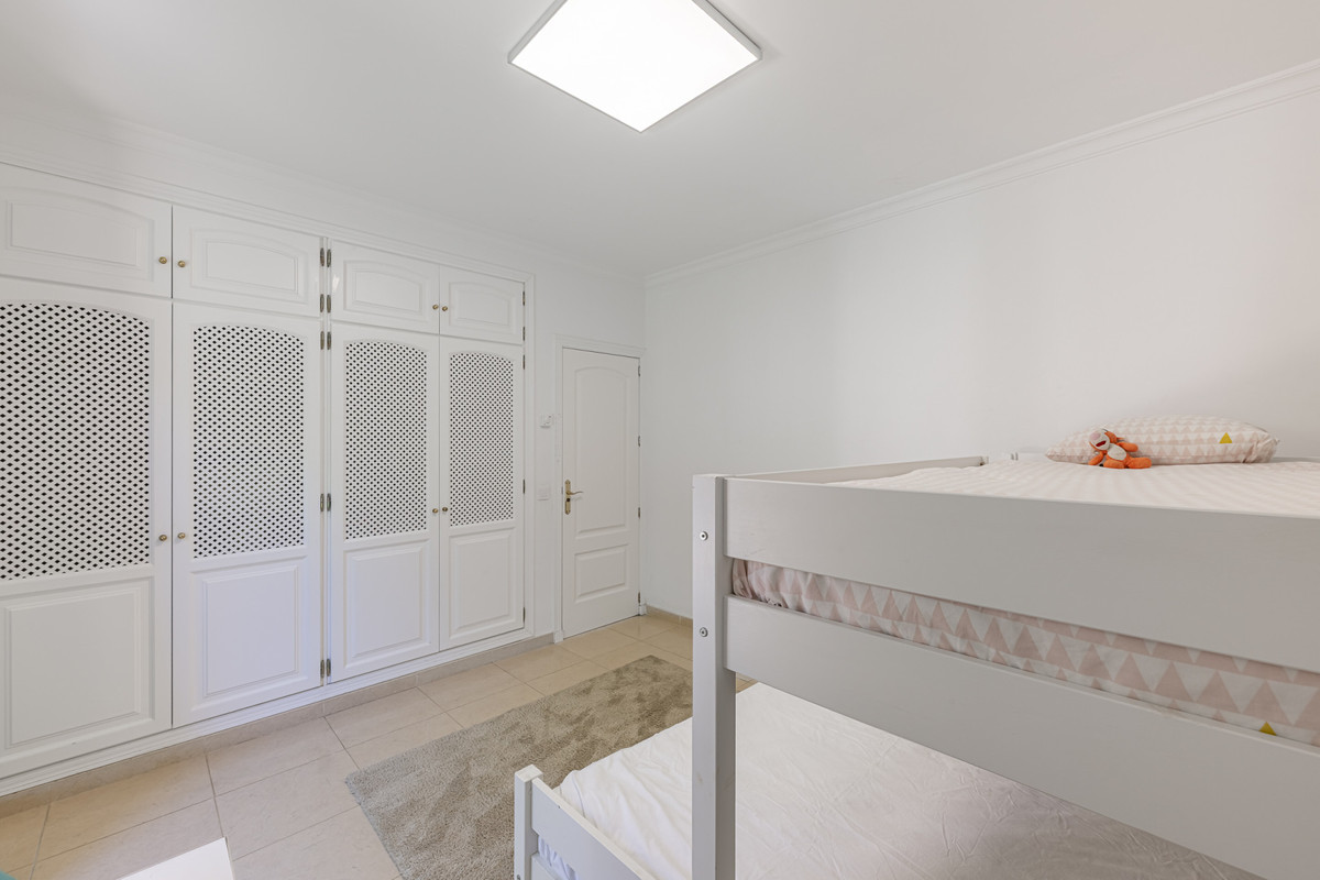 Se vende Villa - Chalet de 5 dormitorios en Costa Del Sol, Cadiz, España