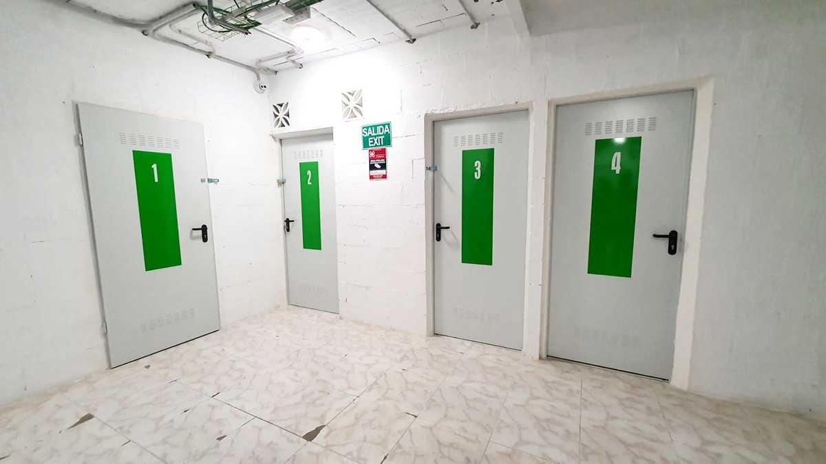 Commercial unit for sale in Fuengirola Costa Del Sol, Málaga, Spain