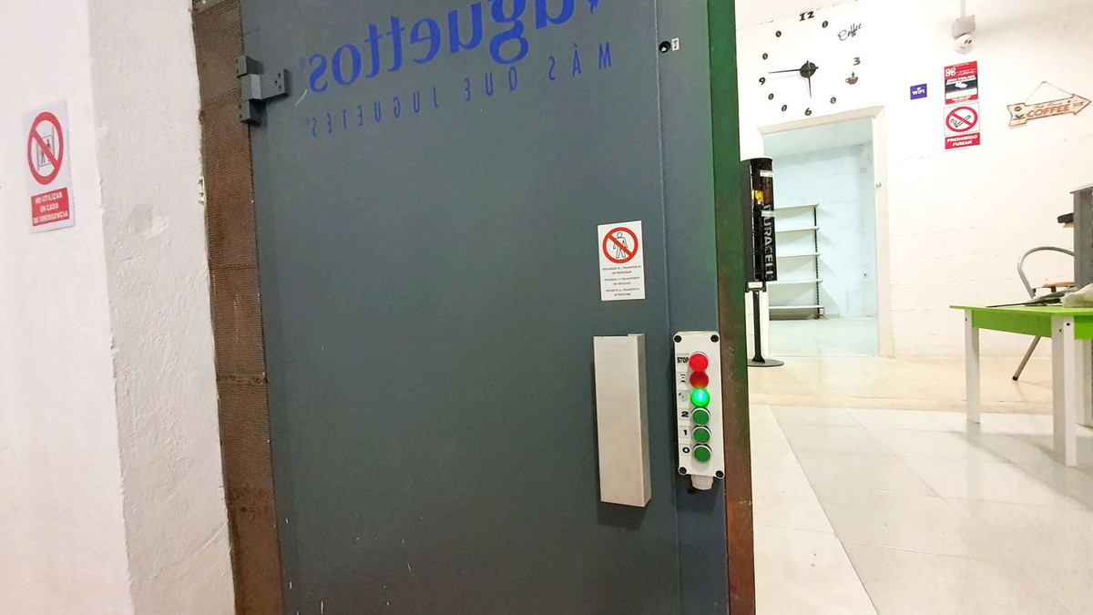 Commercial unit for sale in Fuengirola Costa Del Sol, Málaga, Spain
