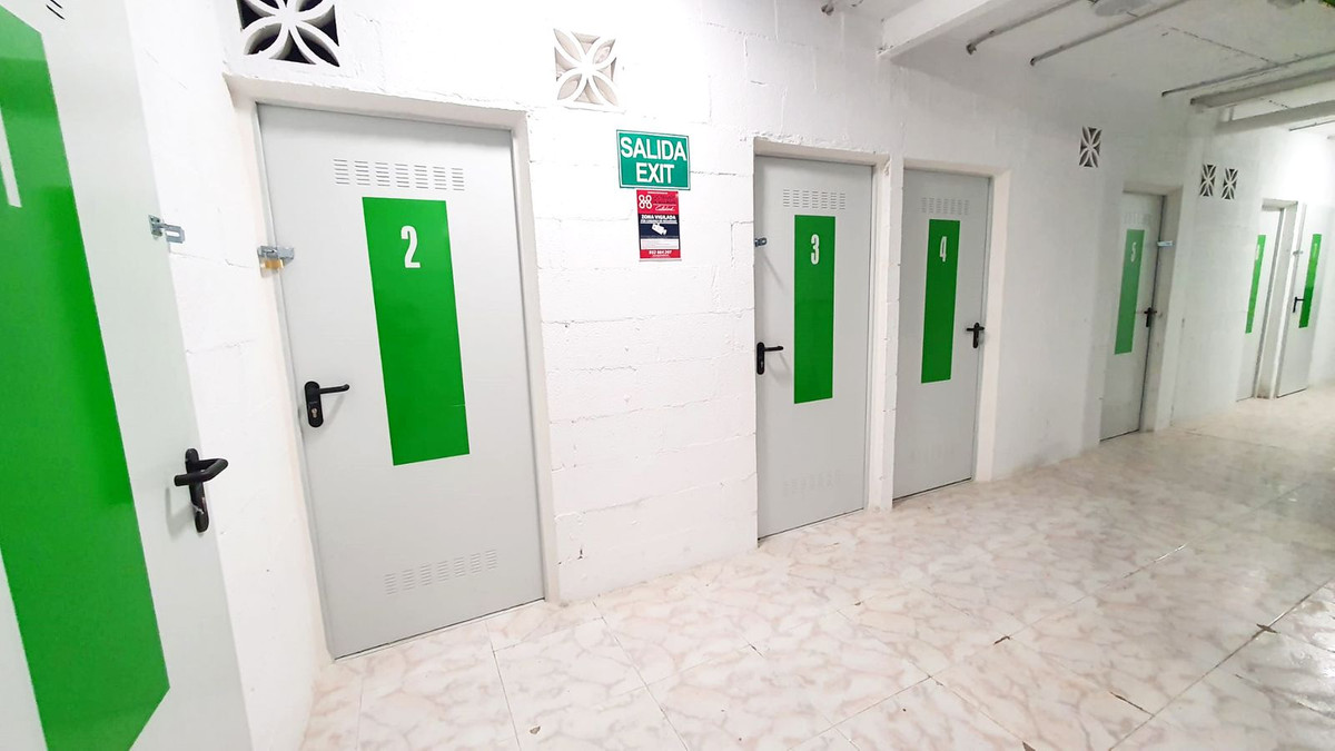 Commercial unit for sale in Fuengirola Costa Del Sol, Málaga, Spain