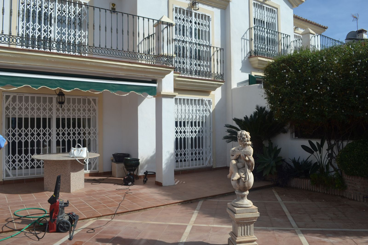 Se vende Pareada de 3 dormitorios en Costa Del Sol, Málaga, España