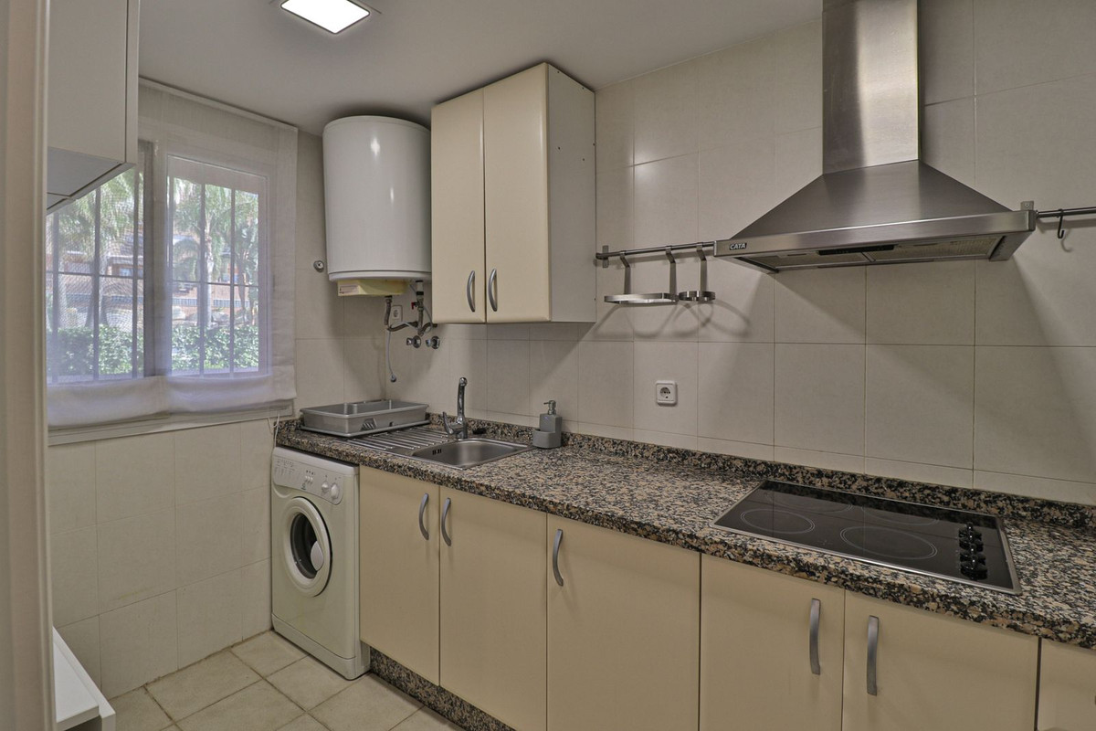 Se vende Apartamento Planta Media de 2 dormitorios en Costa Del Sol, Málaga, España