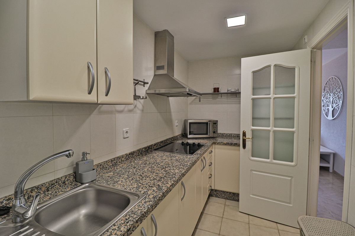 Se vende Apartamento Planta Media de 2 dormitorios en Costa Del Sol, Málaga, España