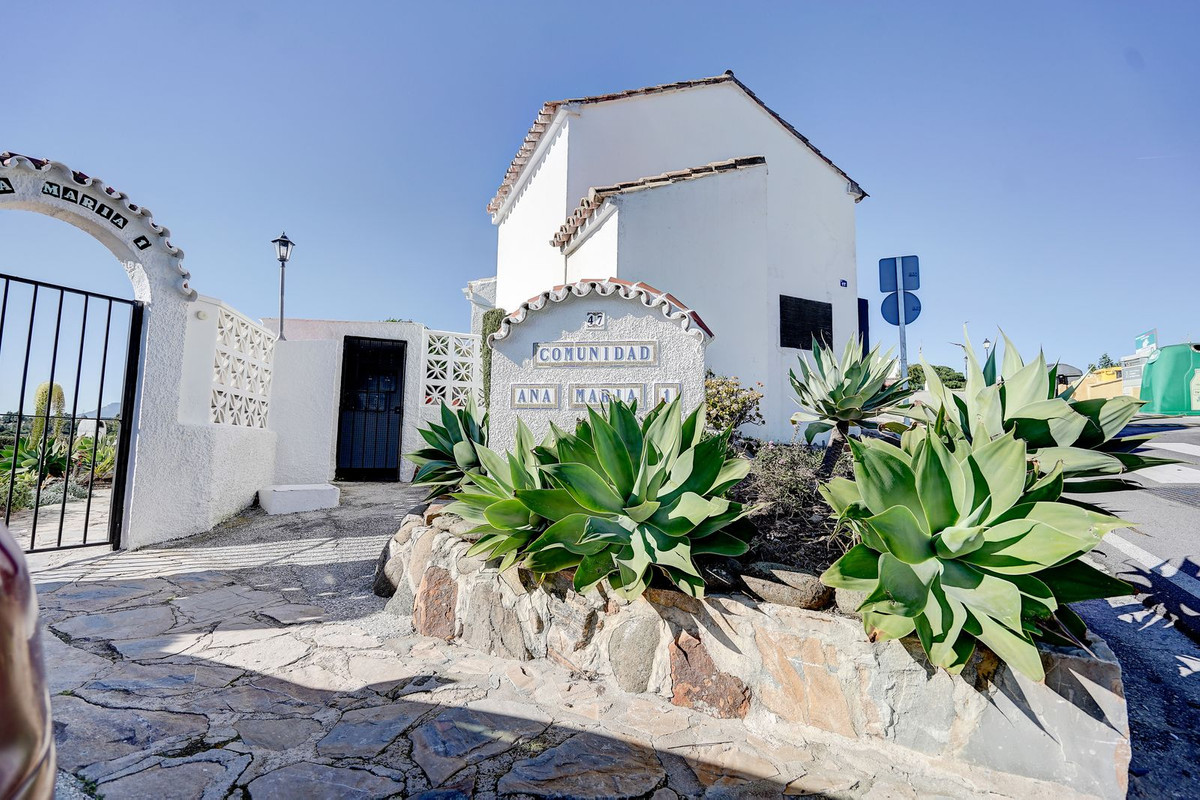 2 Bed Townhouse for sale in Calahonda Costa Del Sol, Málaga, Spain