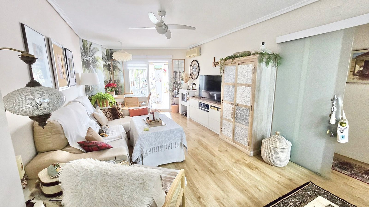 Se vende Apartamento Planta Media de 2 dormitorios en Costa Del Sol, Málaga, España