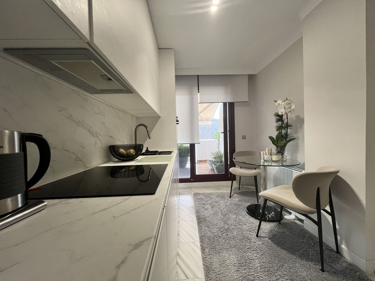 1 Bed Apartment for sale in Benahavís Costa Del Sol, Málaga, Spain