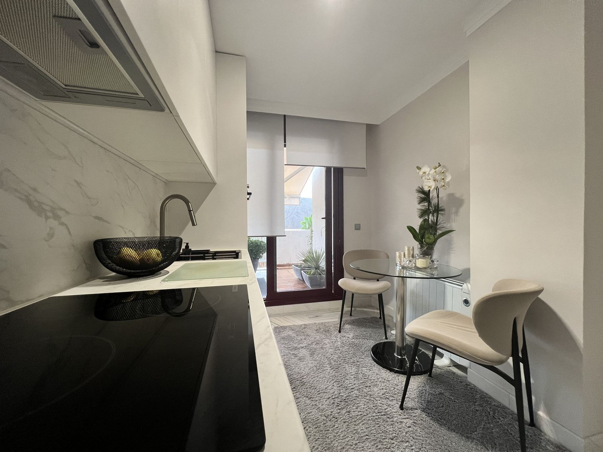 1 Bed Apartment for sale in Benahavís Costa Del Sol, Málaga, Spain