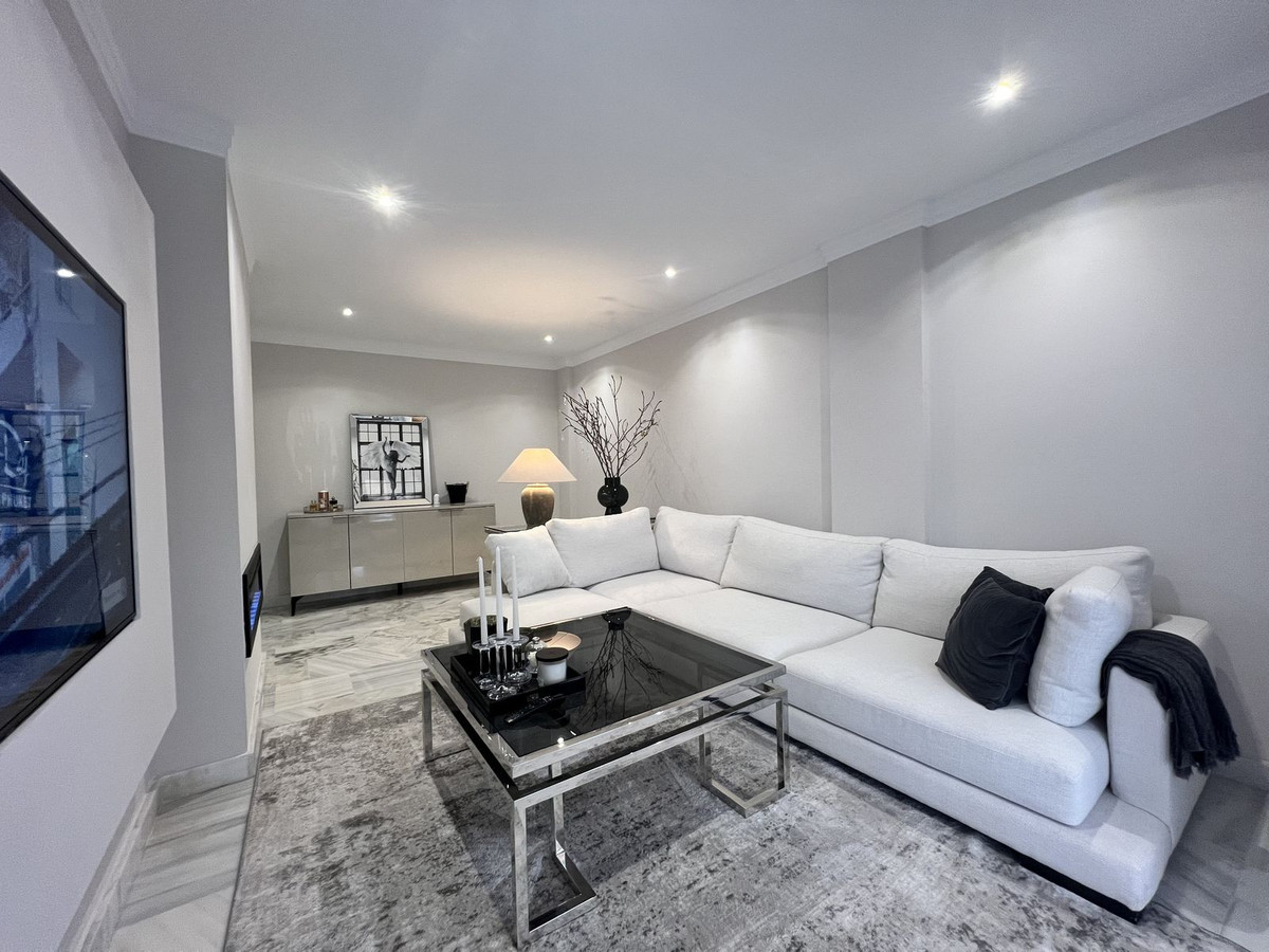 1 Bed Apartment for sale in Benahavís Costa Del Sol, Málaga, Spain