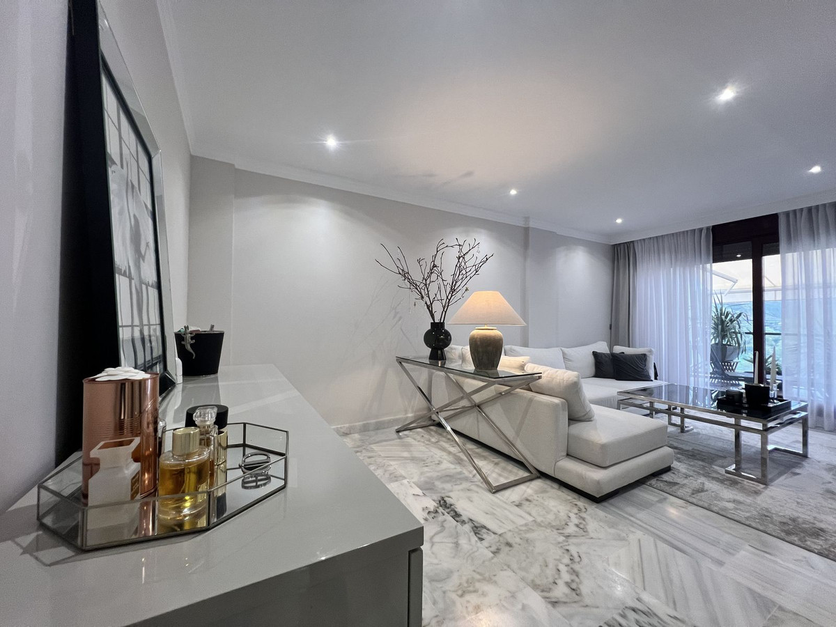 1 Bed Apartment for sale in Benahavís Costa Del Sol, Málaga, Spain