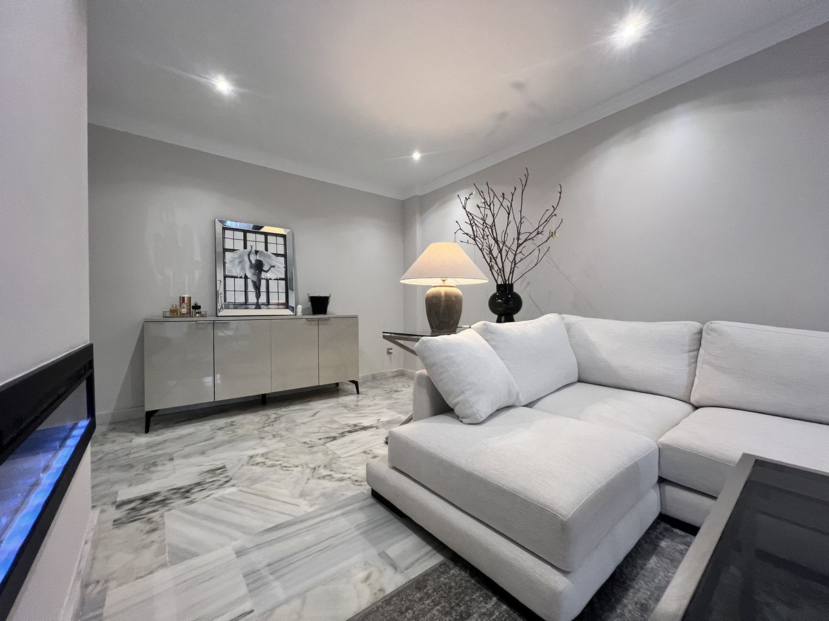 1 Bed Apartment for sale in Benahavís Costa Del Sol, Málaga, Spain