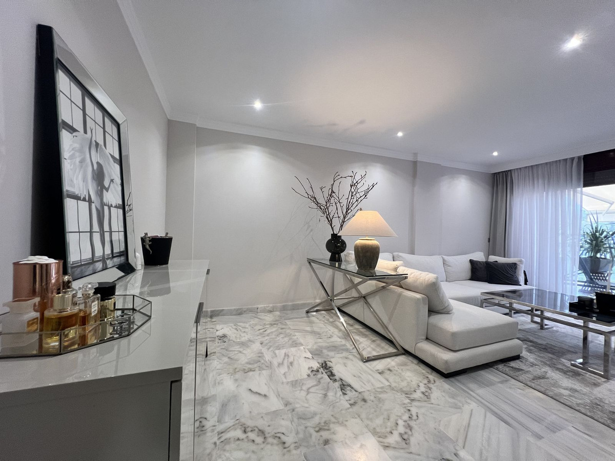 1 Bed Apartment for sale in Benahavís Costa Del Sol, Málaga, Spain