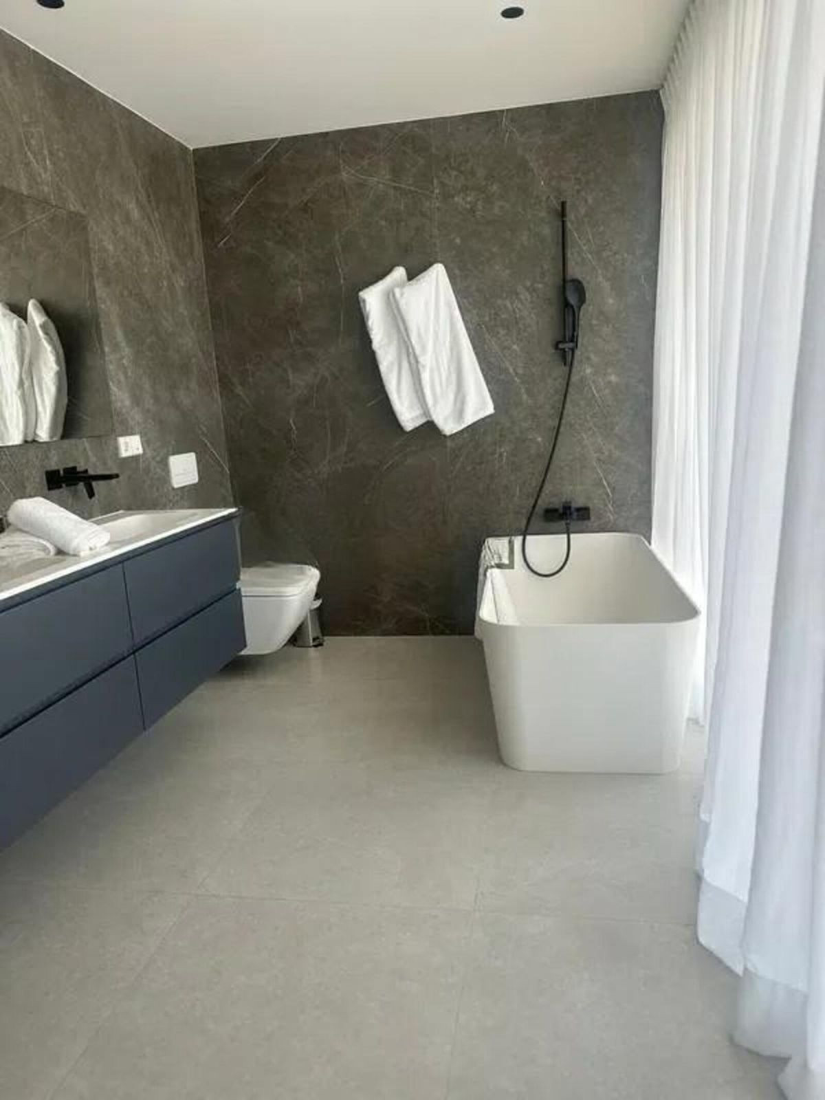 Se vende Villa - Chalet de 5 dormitorios en Costa Del Sol, Málaga, España